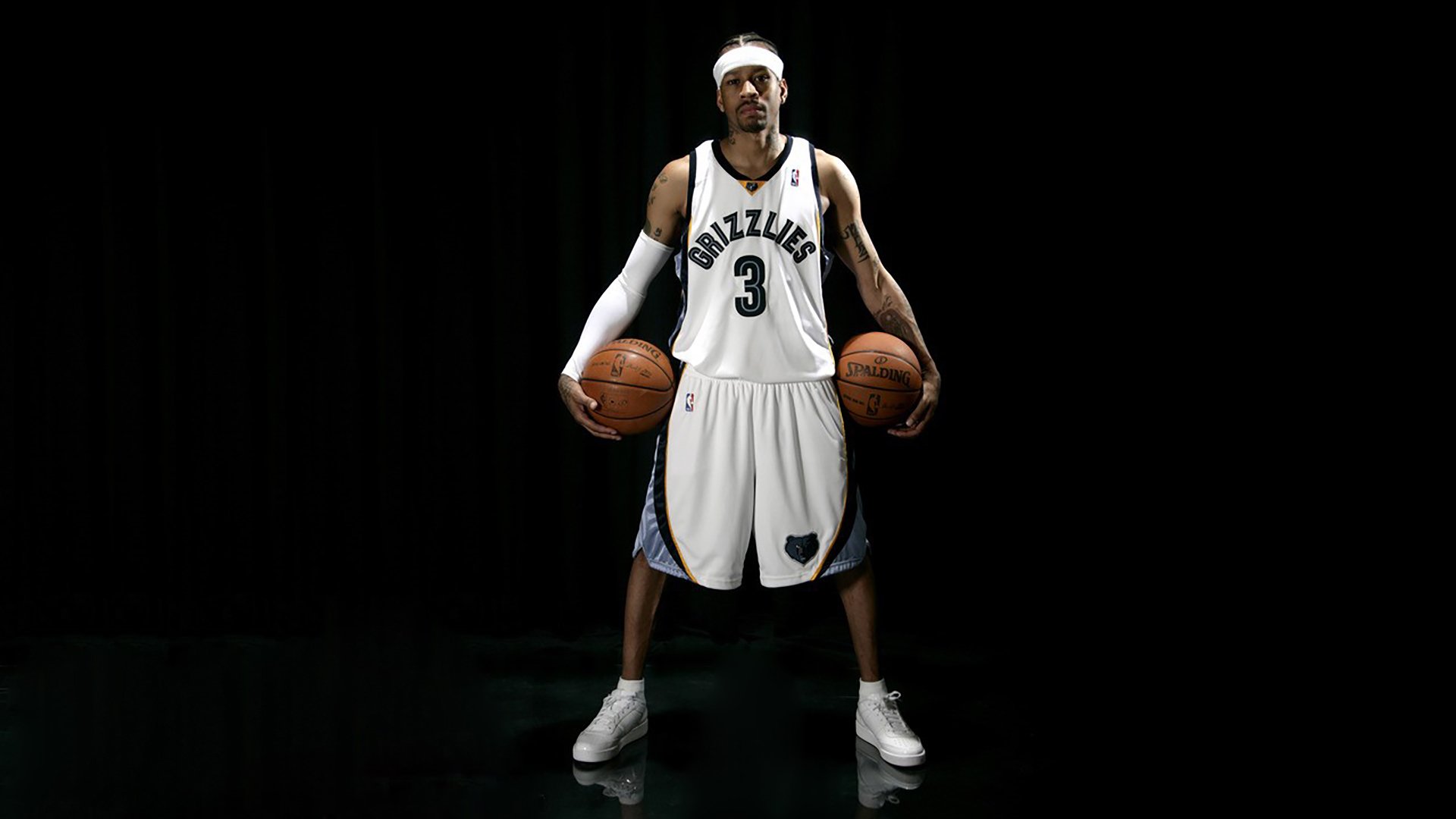 库里狂飙12记三分球，勇士主场大胜湖人